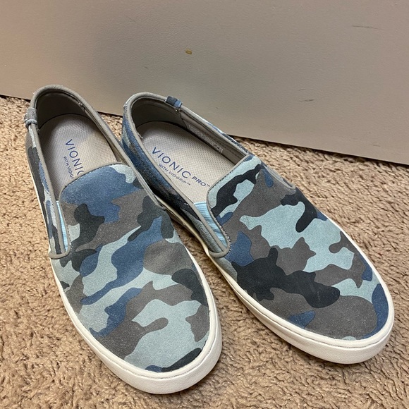 Vionic Camo - Picture 1 of 6